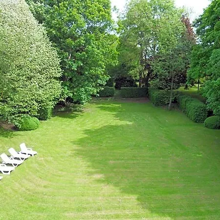 Manoir Hubert Bed and Breakfast 3*