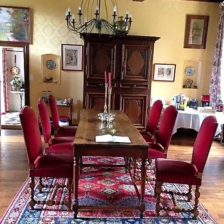 Manoir Hubert Bed and Breakfast