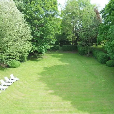 Manoir Hubert Bed and breakfast