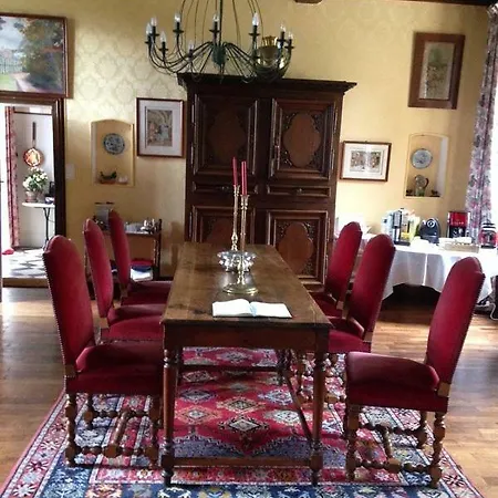 Manoir Hubert Bed and Breakfast 3*