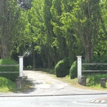 Manoir Hubert Bed and Breakfast 3*
