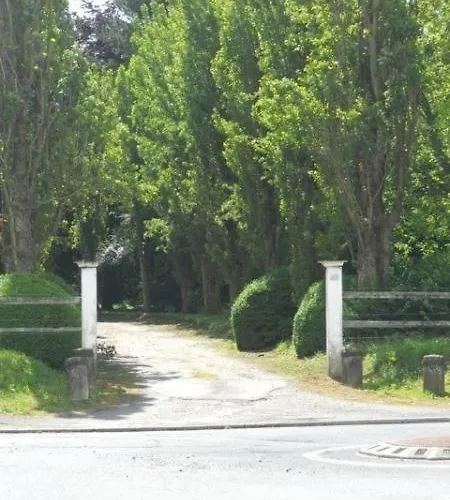 Manoir Hubert ベッド・アンド・ブレックファスト 3*